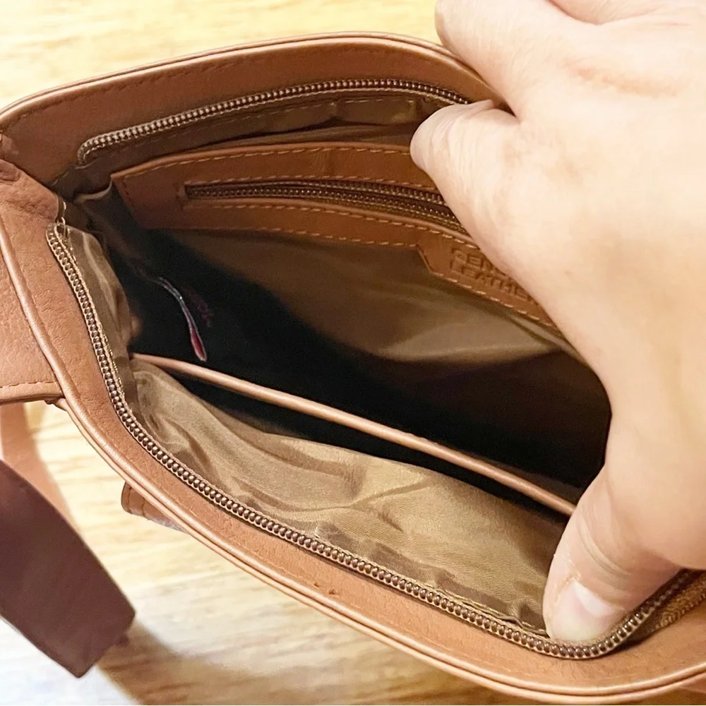 Paul & Taylor USA Caramel Brown Leather Crossbody Bag adjustable strap. Like new - Picture 6 of 12